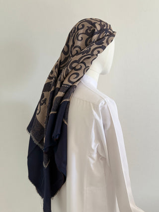 Accessoires Sawmah : turbans, chachias et ghutra choisis pour terminer une tenue avec justesse.