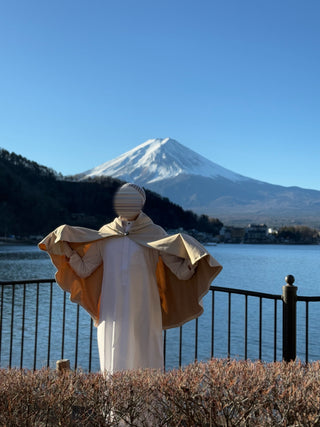 Capes et vestes Sawmah : pièces fortes, chaleur, tombé propre et présence sobre.